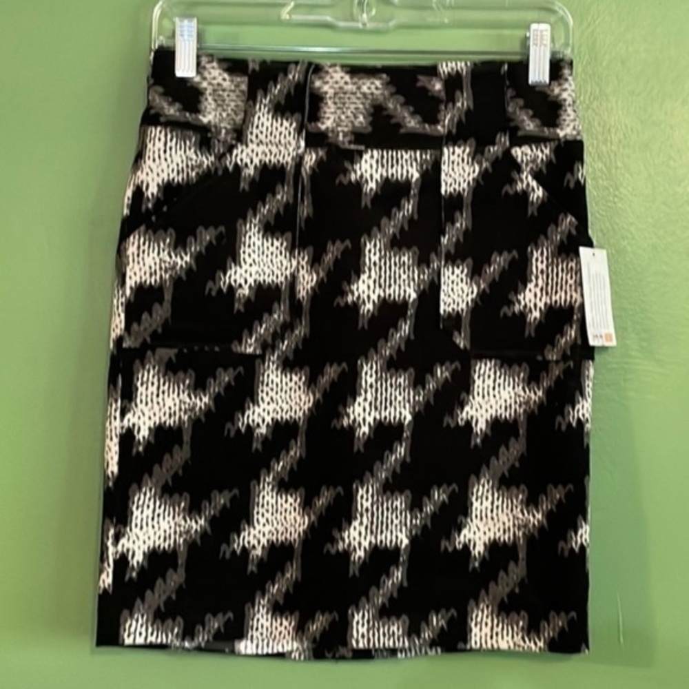 NWT - Go International Women’s Junior Size:1 Patterned Skirt (Multi Colored)